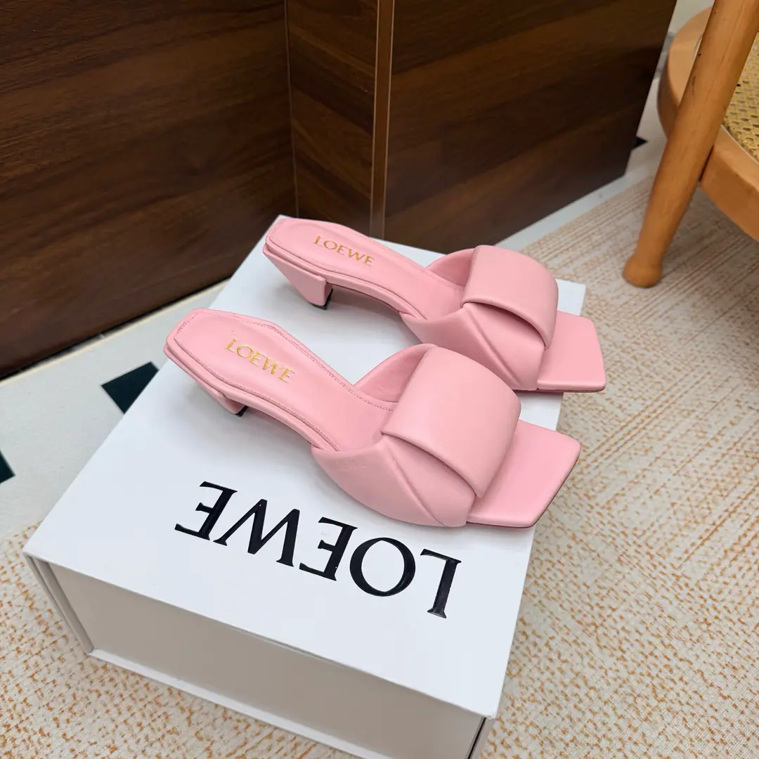 Top Version🆕💗【Loi Yi Wai.•Loewe】Fae and... Half-drawn - It's a hot new deal. The whole story is in the original. ●Fabulous.: The headwater dyes the green sheep's skin. ●Uchi.: Top Version🆕💗【Loi Yi Wai.•Loewe】 - It's a hot new deal. The whole story is in the original., Fashion and personality are so good. It's a great color. ●Fabulous.: Lamb skin. ●Uchi.: Lamb skin. ●Foot.: In the sheep. ●Otsumi!: That's a little skin. ●Packaging: Original package ●Codes: Female 35-40（40, 41I'll make sure I don't change it.）