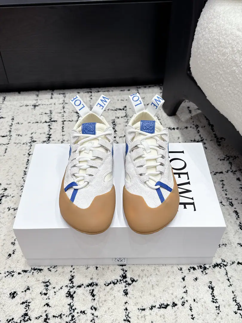 Men+10 Loewe Flow Runner Loi Yi Wai.26/Rock-climb-drain shoes. This season's a great season. The whole net is on fire., Nice foot., The loose shoe line weakens the complex design., But you hide your high-level thoughts in detail., It's not just routine, it's a light-door trip., It's easy to fit in with the scenes., A fashion style that's so low-profile and luxuries.. This year's fashion is a rare year.！It's all seasons.！Newly upgraded soles, Give this shoe a resounding, elegant interpretation., And I'm now a part of the modern sense of the world.LOEWELoi-Wei-Wi's unique style.. ✔️Fabulous.: Cows are counter-feat. ✔️Uchi.: Lamb skin. ✔️Otsumi!: Original Open-Mode Customized ✔️Size: 35-45（Women40 Men45Do it.）