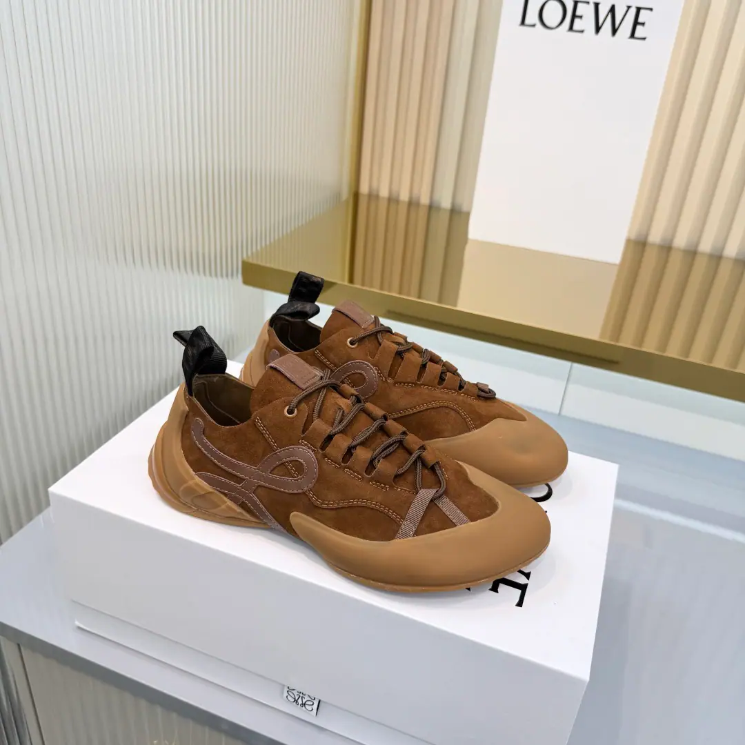 Plant price: A couple.！！！ Loewe/Loi Yi Wai. x on cioudtilt2.0The pair of shoes, Lo Yi Wai. x on The new series of running shoes. Brands and Swiss high-performance sports brandsonThe series of works that we've been working on together is dedicated to cities and outdoors., To demonstrate fully the scientific and technological qualities of sustainability.. This time, I'll be working together., Willon- A professional skill.loeweThe great combination of the Rover process., In production and design, For urban life and outdoors. ✔Shoes made of recycled polyester fibres and web-eye fabrics ✔Use exclusive rubber sole sole sole sole sole sole sole sole sole sole sole sole sole., I got a shoe print.loeweLorraine.logo, It's full coverage of the suture details.. ✔Size: 36-45