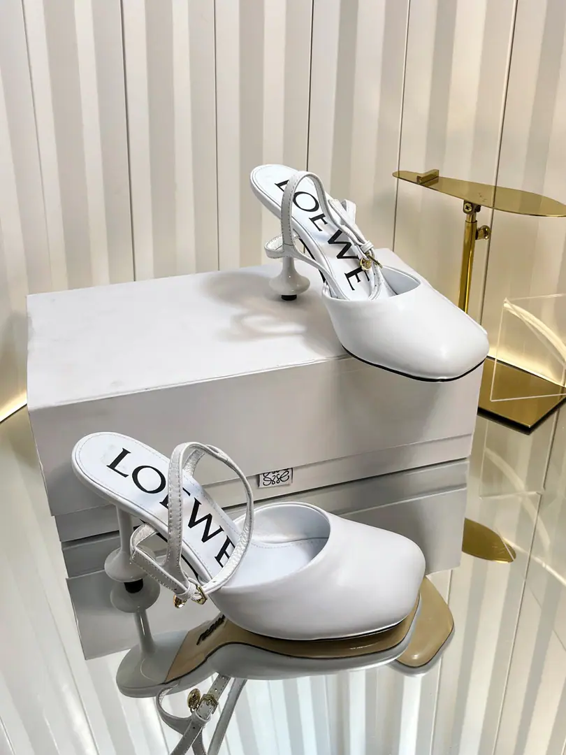 Requisition levelLOEWE｜Loi Yi Wai.2026The new one is always a pair of sandals. 2026ssLoi Yi Wai.LOEWE [Fireworks][Fireworks]SSSummer-limited slippers., It's a hottest color., Real leisure-style dance shoes., The beauty of Cain., Use a delicately imported cow skin., Touch the skin like a baby's skin., It's like you're not wearing it., It's so light. Super soft It's so cozy., The foot is really beautiful.！！！Very recommended., The most gorgeous thing in superfashion Paris.💡, The star of the game. Fabulous.: Original cow skin/Drilling. Uchi.: In the original sheep's skin. He's tall.: Floor/5cm/9cm Shoes under the sole.: The original is really a big one. Size: 34-43（34.40.41.42.43）Make a reservation.