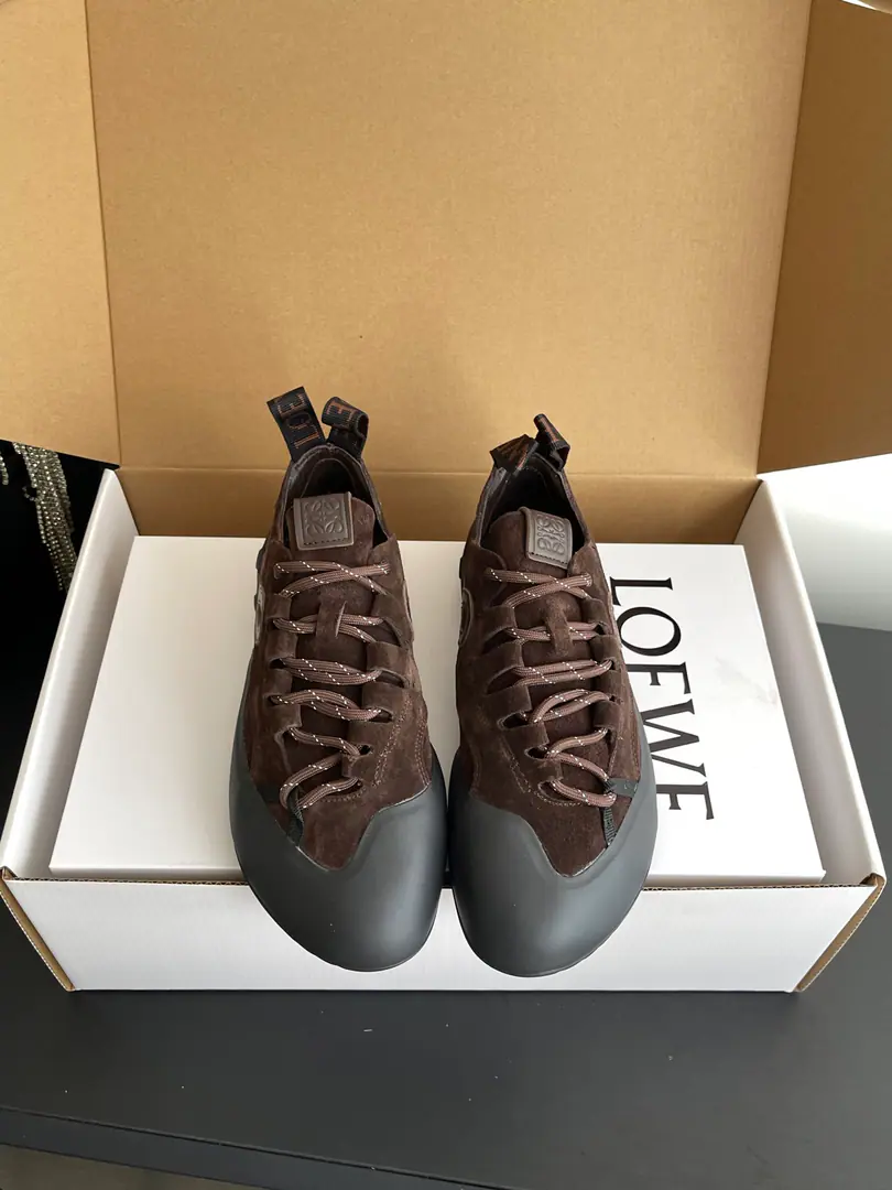 Female/Men 🏧𝐋𝐎𝐄𝐖𝐄Loi Yi Wei's new Agan's running shoes are now in full color., To get a sense of the brand's fine work., The shoe bottom design is new., Kick-and-roll-proof., The most comfortable sneakers of the year., No originals but no development, Original1:1Copy. Size:Female size35-41, Men39-44