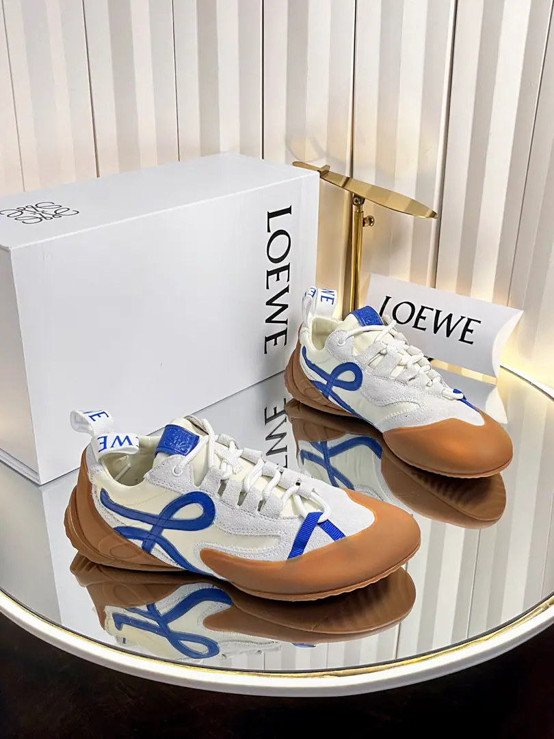 Women top-notch out.(With a plane.✈️Box) LOEWELoi Yi Wai.F 2026ssThe early spring new money.Ballet Runner 2.0Ballet sneakers, Agan's sneakers, they're a bit of a stylist. Asymmetric shoeheads, AsLOEWEOriginalBALLET RUNNER2.0The logo design for Loi Wei., Super soft, Light and flexible soles. ·New wave stripping rubber outside., Go to Shoehead ·A soft leather liner and shoe bed., Provide maximum comfort. ·Backwards.3DPlastic rubberLOEWELogo base, A pair of upgraded soles., Give this shoe a resounding, elegant interpretation., And I'm now a part of the modern sense of the world.LOEWELoi-Wei-Wi's unique style. ✔Fabulous.: Importing high-silence reflux. ✔Uchi.: In soft cow skin. ✔Otsumi!: Original version to open ✔Codes: Women35-42（40.41.42Make a no-refund order.） Men39-45 (45Make a no-refund order.)