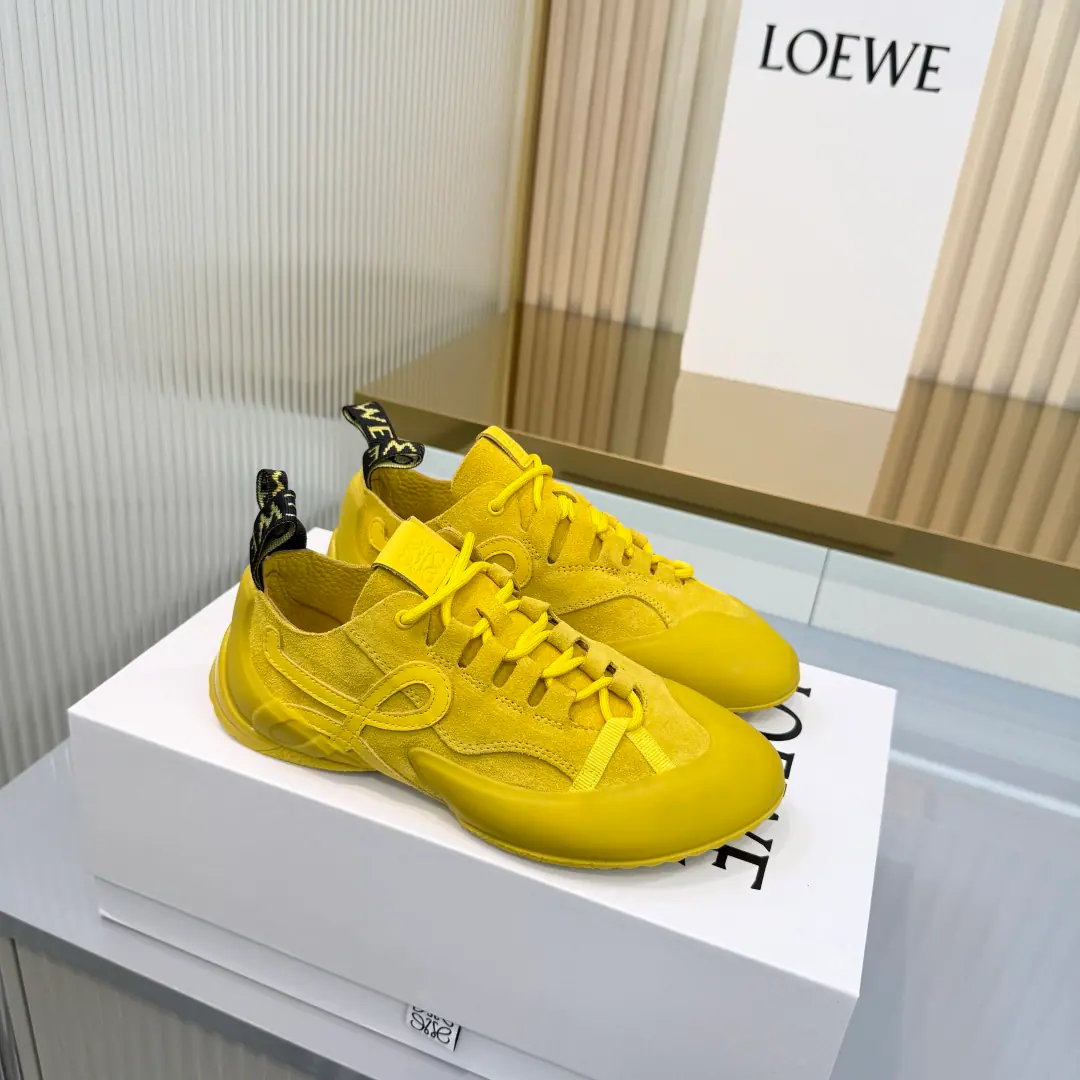 Plant price: A couple.！！！ Loewe/Loi Yi Wai. x on cioudtilt2.0The pair of shoes, Lo Yi Wai. x on The new series of running shoes. Brands and Swiss high-performance sports brandsonThe series of works that we've been working on together is dedicated to cities and outdoors., To demonstrate fully the scientific and technological qualities of sustainability.. This time, I'll be working together., Willon- A professional skill.loeweThe great combination of the Rover process., In production and design, For urban life and outdoors. ✔Shoes made of recycled polyester fibres and web-eye fabrics ✔Use exclusive rubber sole sole sole sole sole sole sole sole sole sole sole sole sole., I got a shoe print.loeweLorraine.logo, It's full coverage of the suture details.. ✔Size: 36-45