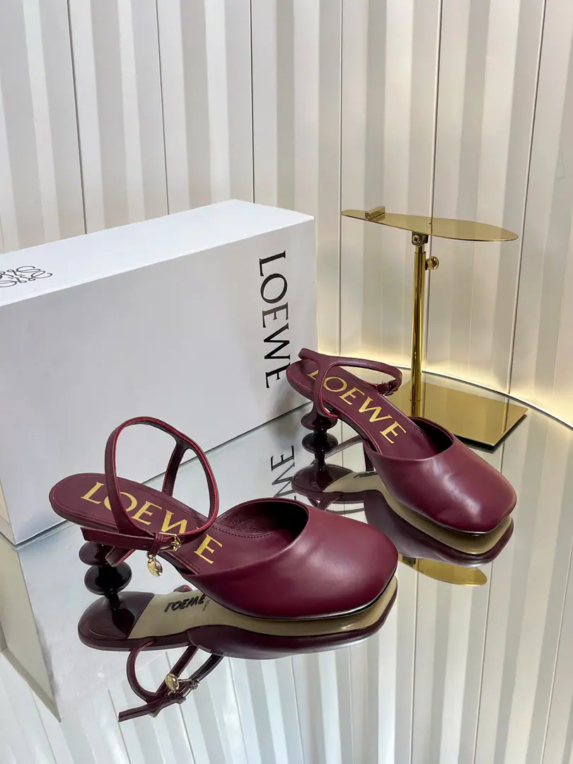 Requisition levelLOEWE｜Loi Yi Wai.2026The new one is always a pair of sandals. 2026ssLoi Yi Wai.LOEWE [Fireworks][Fireworks]SSSummer-limited slippers., It's a hottest color., Real leisure-style dance shoes., The beauty of Cain., Use a delicately imported cow skin., Touch the skin like a baby's skin., It's like you're not wearing it., It's so light. Super soft It's so cozy., The foot is really beautiful.！！！Very recommended., The most gorgeous thing in superfashion Paris.💡, The star of the game. Fabulous.: Original cow skin/Drilling. Uchi.: In the original sheep's skin. He's tall.: Floor/5cm/9cm Shoes under the sole.: The original is really a big one. Size: 34-43（34.40.41.42.43）Make a reservation.