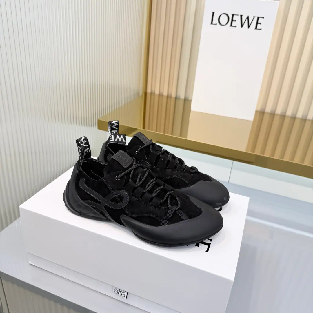 Plant price: A couple.！！！ Loewe/Loi Yi Wai. x on cioudtilt2.0The pair of shoes, Lo Yi Wai. x on The new series of running shoes. Brands and Swiss high-performance sports brandsonThe series of works that we've been working on together is dedicated to cities and outdoors., To demonstrate fully the scientific and technological qualities of sustainability.. This time, I'll be working together., Willon- A professional skill.loeweThe great combination of the Rover process., In production and design, For urban life and outdoors. ✔Shoes made of recycled polyester fibres and web-eye fabrics ✔Use exclusive rubber sole sole sole sole sole sole sole sole sole sole sole sole sole., I got a shoe print.loeweLorraine.logo, It's full coverage of the suture details.. ✔Size: 36-45