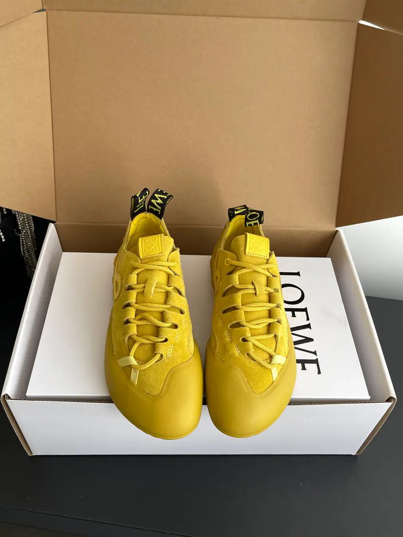 Female/Men 🏧𝐋𝐎𝐄𝐖𝐄Loi Yi Wei's new Agan's running shoes are now in full color., To get a sense of the brand's fine work., The shoe bottom design is new., Kick-and-roll-proof., The most comfortable sneakers of the year., No originals but no development, Original1:1Copy. Size:Female size35-41, Men39-44