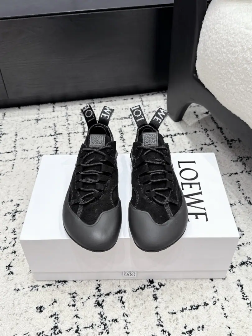 Men+10 Loewe Flow Runner Loi Yi Wai.26/Rock-climb-drain shoes. This season's a great season. The whole net is on fire., Nice foot., The loose shoe line weakens the complex design., But you hide your high-level thoughts in detail., It's not just routine, it's a light-door trip., It's easy to fit in with the scenes., A fashion style that's so low-profile and luxuries.. This year's fashion is a rare year.！It's all seasons.！Newly upgraded soles, Give this shoe a resounding, elegant interpretation., And I'm now a part of the modern sense of the world.LOEWELoi-Wei-Wi's unique style.. ✔️Fabulous.: Cows are counter-feat. ✔️Uchi.: Lamb skin. ✔️Otsumi!: Original Open-Mode Customized ✔️Size: 35-45（Women40 Men45Do it.）