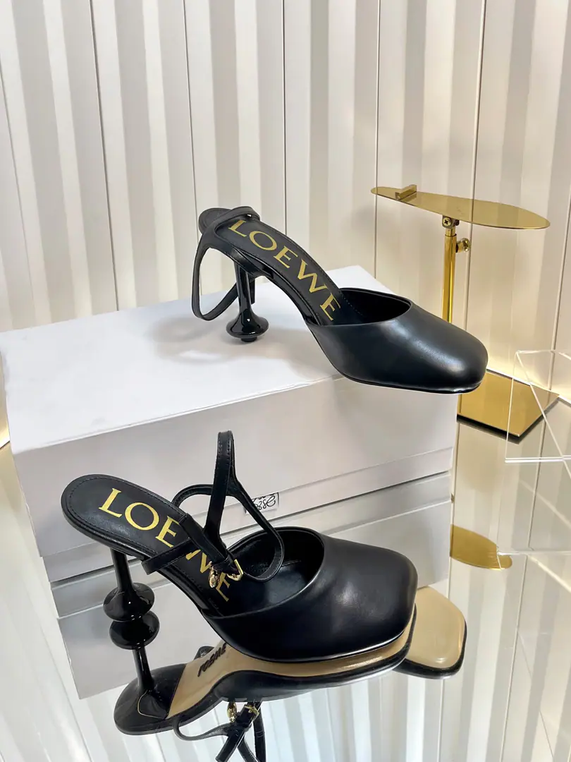 Requisition levelLOEWE｜Loi Yi Wai.2026The new one is always a pair of sandals. 2026ssLoi Yi Wai.LOEWE [Fireworks][Fireworks]SSSummer-limited slippers., It's a hottest color., Real leisure-style dance shoes., The beauty of Cain., Use a delicately imported cow skin., Touch the skin like a baby's skin., It's like you're not wearing it., It's so light. Super soft It's so cozy., The foot is really beautiful.！！！Very recommended., The most gorgeous thing in superfashion Paris.💡, The star of the game. Fabulous.: Original cow skin/Drilling. Uchi.: In the original sheep's skin. He's tall.: Floor/5cm/9cm Shoes under the sole.: The original is really a big one. Size: 34-43（34.40.41.42.43）Make a reservation.