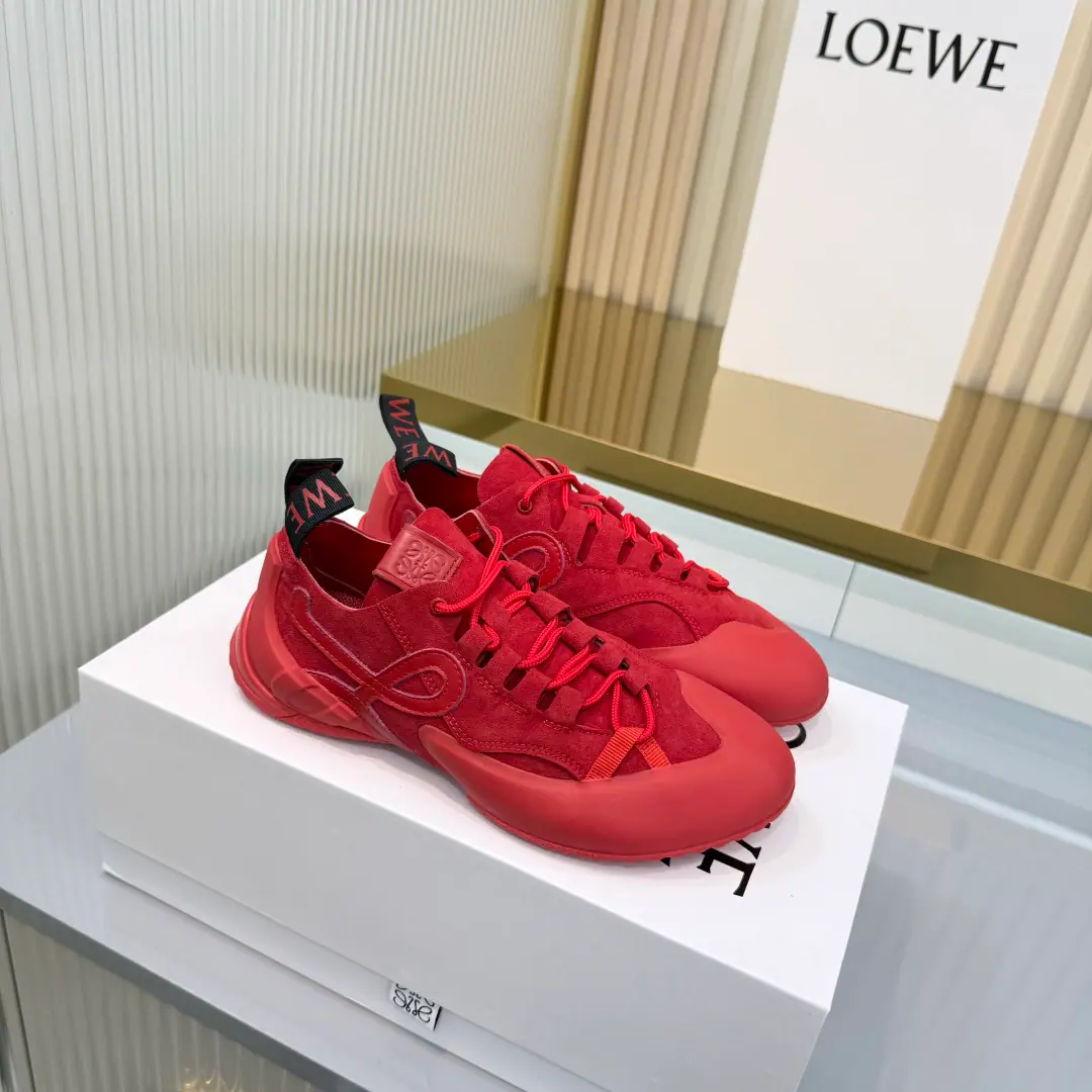 Plant price: A couple.！！！ Loewe/Loi Yi Wai. x on cioudtilt2.0The pair of shoes, Lo Yi Wai. x on The new series of running shoes. Brands and Swiss high-performance sports brandsonThe series of works that we've been working on together is dedicated to cities and outdoors., To demonstrate fully the scientific and technological qualities of sustainability.. This time, I'll be working together., Willon- A professional skill.loeweThe great combination of the Rover process., In production and design, For urban life and outdoors. ✔Shoes made of recycled polyester fibres and web-eye fabrics ✔Use exclusive rubber sole sole sole sole sole sole sole sole sole sole sole sole sole., I got a shoe print.loeweLorraine.logo, It's full coverage of the suture details.. ✔Size: 36-45