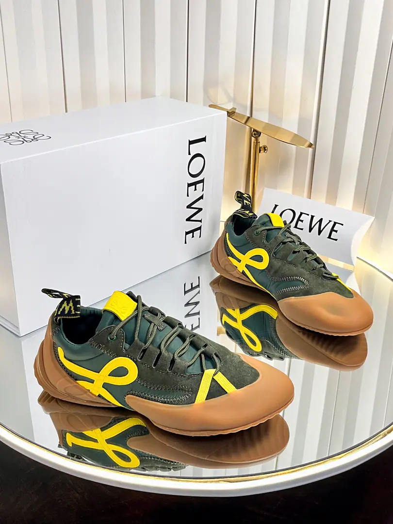 Women top-notch out.(With a plane.✈️Box) LOEWELoi Yi Wai.F 2026ssThe early spring new money.Ballet Runner 2.0Ballet sneakers, Agan's sneakers, they're a bit of a stylist. Asymmetric shoeheads, AsLOEWEOriginalBALLET RUNNER2.0The logo design for Loi Wei., Super soft, Light and flexible soles. ·New wave stripping rubber outside., Go to Shoehead ·A soft leather liner and shoe bed., Provide maximum comfort. ·Backwards.3DPlastic rubberLOEWELogo base, A pair of upgraded soles., Give this shoe a resounding, elegant interpretation., And I'm now a part of the modern sense of the world.LOEWELoi-Wei-Wi's unique style. ✔Fabulous.: Importing high-silence reflux. ✔Uchi.: In soft cow skin. ✔Otsumi!: Original version to open ✔Codes: Women35-42（40.41.42Make a no-refund order.） Men39-45 (45Make a no-refund order.)