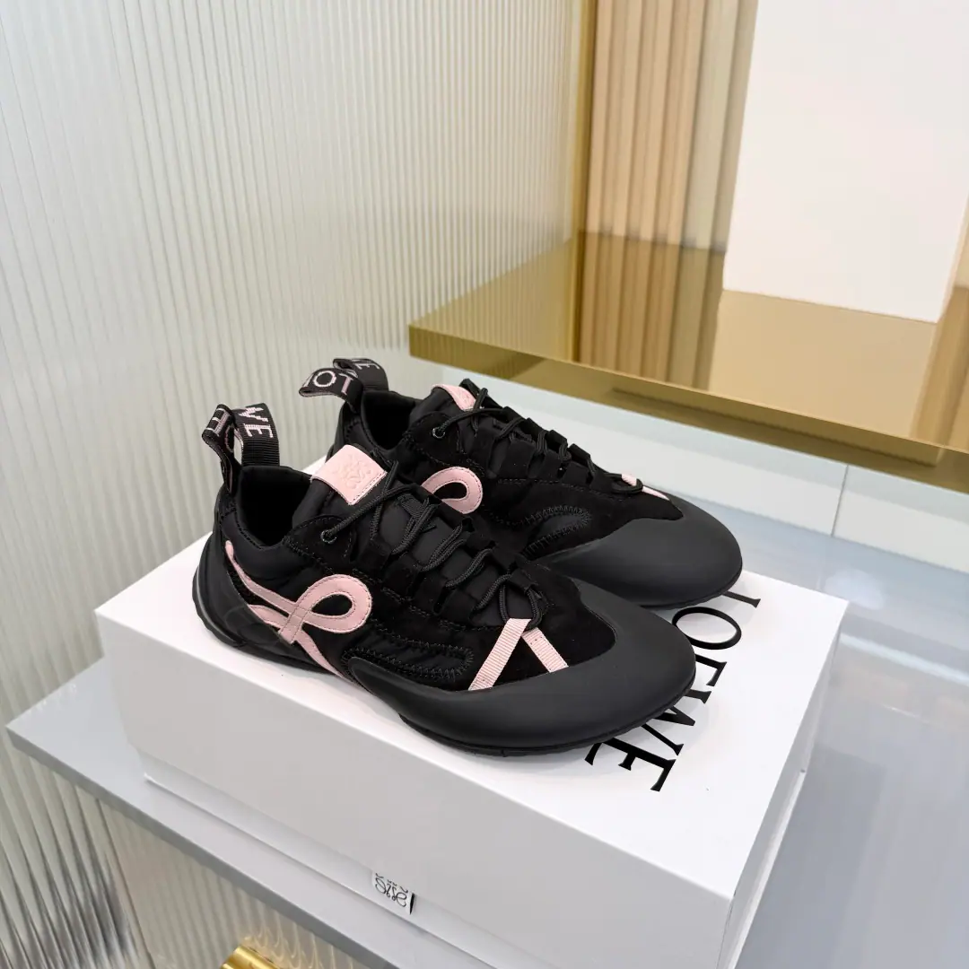 Plant price: A couple.！！！ Loewe/Loi Yi Wai. x on cioudtilt2.0The pair of shoes, Lo Yi Wai. x on The new series of running shoes. Brands and Swiss high-performance sports brandsonThe series of works that we've been working on together is dedicated to cities and outdoors., To demonstrate fully the scientific and technological qualities of sustainability.. This time, I'll be working together., Willon- A professional skill.loeweThe great combination of the Rover process., In production and design, For urban life and outdoors. ✔Shoes made of recycled polyester fibres and web-eye fabrics ✔Use exclusive rubber sole sole sole sole sole sole sole sole sole sole sole sole sole., I got a shoe print.loeweLorraine.logo, It's full coverage of the suture details.. ✔Size: 36-45