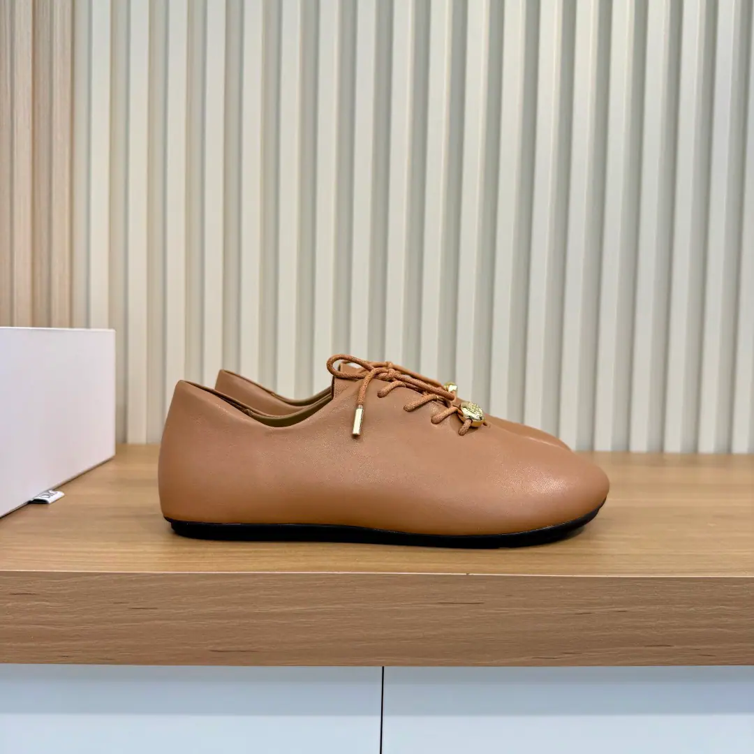 Plant price Loewe/Loi Yi Wai. Newly-new co-operative series of shoes. Brands and Swiss high-performance sports brandsonThe series of works that we've been working on together is dedicated to cities and outdoors., To demonstrate fully the scientific and technological qualities of sustainability.. This time, I'll be working together., Specialized technical andloeweThe great combination of the Rover process., In production and design, For urban life and outdoors. ✔The shoe face is covered in a head of cattle. ✔It's a big one to use exclusive import. ✔Size: 36-40 4041I'll make sure I don't change it. Full original package