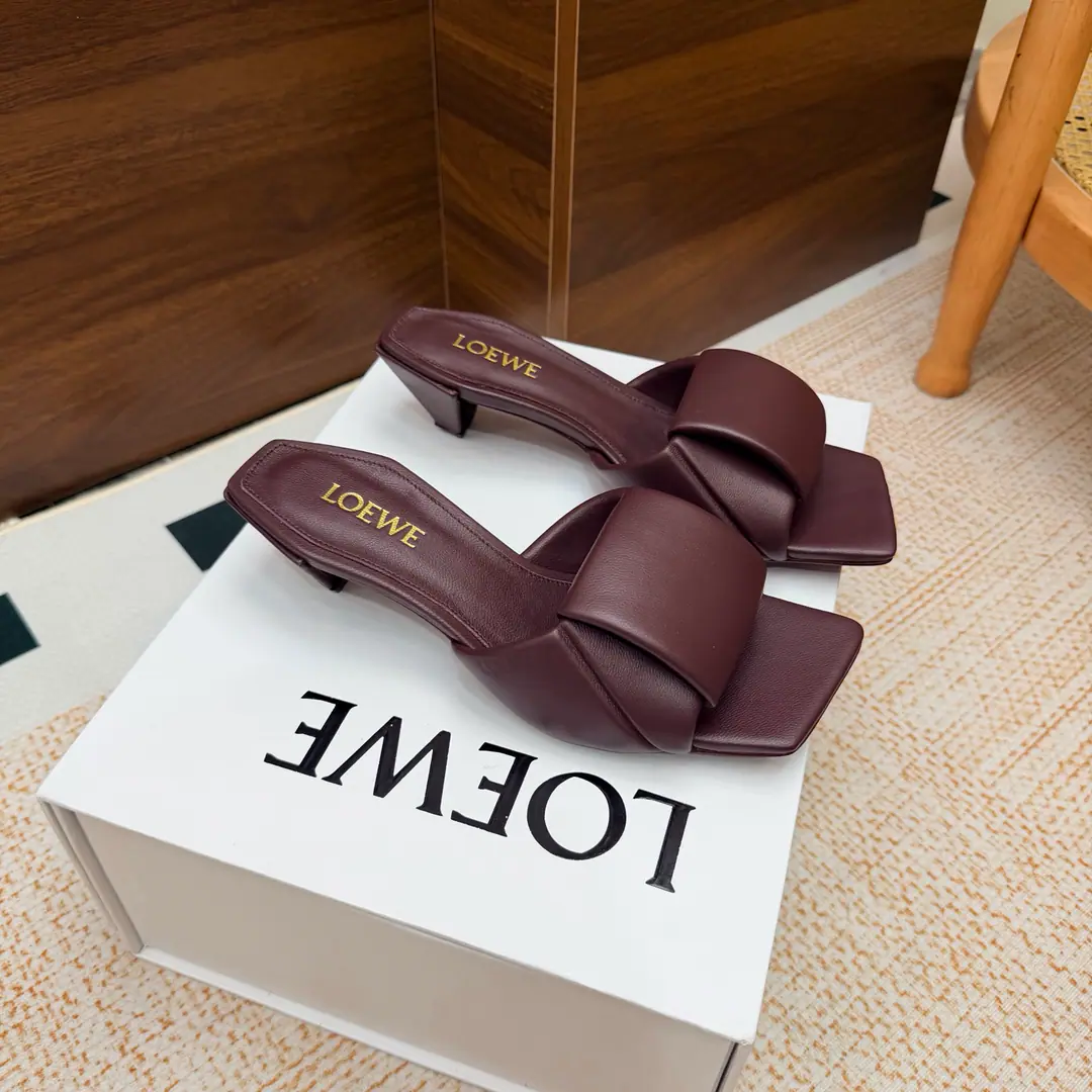 Top Version🆕💗【Loi Yi Wai.•Loewe】Fae and... Half-drawn - It's a hot new deal. The whole story is in the original. ●Fabulous.: The headwater dyes the green sheep's skin. ●Uchi.: Top Version🆕💗【Loi Yi Wai.•Loewe】 - It's a hot new deal. The whole story is in the original., Fashion and personality are so good. It's a great color. ●Fabulous.: Lamb skin. ●Uchi.: Lamb skin. ●Foot.: In the sheep. ●Otsumi!: That's a little skin. ●Packaging: Original package ●Codes: Female 35-40（40, 41I'll make sure I don't change it.）