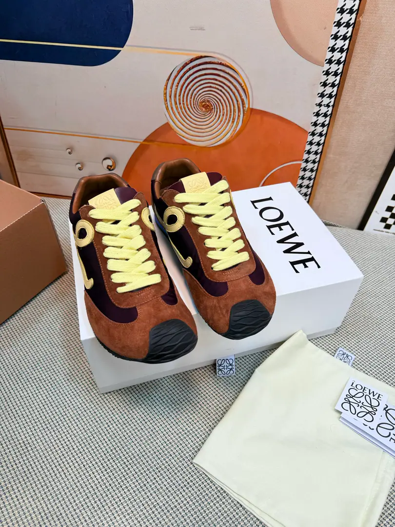 Top Couple money. Loi Yi Wai.loeweNew big-headed sneakers.Ballet Runner2.0Ballet Agan's shoes. ▪️- The bent shoe head., The broad-faced soles.. Softly deep.vBack end bag, - It's so nice on the upper foot.‼️ A simple, low-shoe-style., The side has a brand.LogoFirst Letter ▪️The shoes are imported into the velvet./Cowskin./Fashion. Original custom grinder ▪️ Original Box Packaging Women35-40 Men39-45（46 Notes47+30Custom without re-offer）