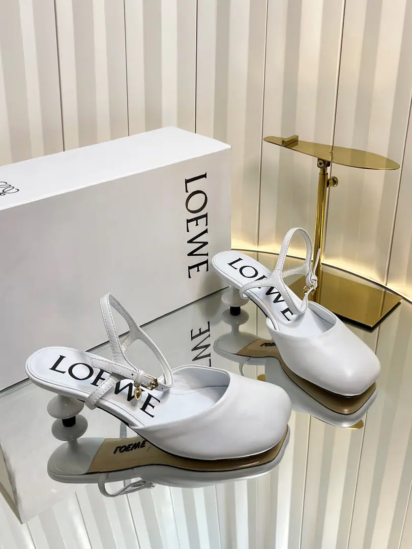 Requisition levelLOEWE｜Loi Yi Wai.2026The new one is always a pair of sandals. 2026ssLoi Yi Wai.LOEWE [Fireworks][Fireworks]SSSummer-limited slippers., It's a hottest color., Real leisure-style dance shoes., The beauty of Cain., Use a delicately imported cow skin., Touch the skin like a baby's skin., It's like you're not wearing it., It's so light. Super soft It's so cozy., The foot is really beautiful.！！！Very recommended., The most gorgeous thing in superfashion Paris.💡, The star of the game. Fabulous.: Original cow skin/Drilling. Uchi.: In the original sheep's skin. He's tall.: Floor/5cm/9cm Shoes under the sole.: The original is really a big one. Size: 34-43（34.40.41.42.43）Make a reservation.