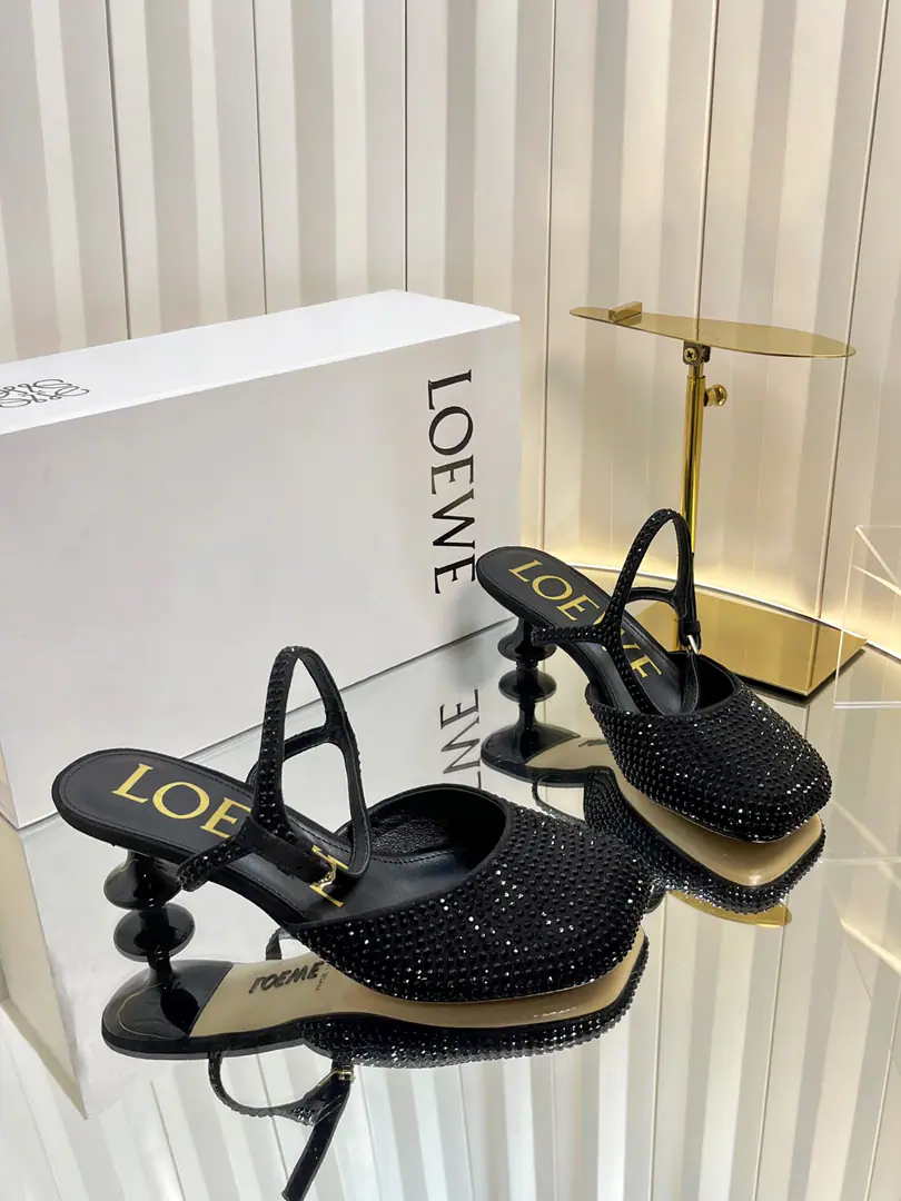 Requisition levelLOEWE｜Loi Yi Wai.2026The new one is always a pair of sandals. 2026ssLoi Yi Wai.LOEWE [Fireworks][Fireworks]SSSummer-limited slippers., It's a hottest color., Real leisure-style dance shoes., The beauty of Cain., Use a delicately imported cow skin., Touch the skin like a baby's skin., It's like you're not wearing it., It's so light. Super soft It's so cozy., The foot is really beautiful.！！！Very recommended., The most gorgeous thing in superfashion Paris.💡, The star of the game. Fabulous.: Original cow skin/Drilling. Uchi.: In the original sheep's skin. He's tall.: Floor/5cm/9cm Shoes under the sole.: The original is really a big one. Size: 34-43（34.40.41.42.43）Make a reservation.