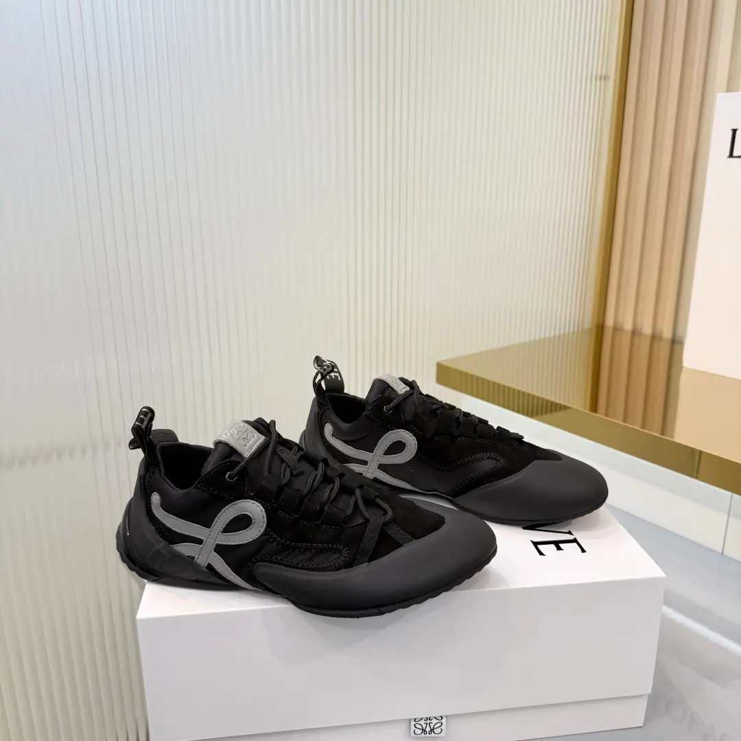 Plant price: A couple.！！！ Loewe/Loi Yi Wai. x on cioudtilt2.0The pair of shoes, Lo Yi Wai. x on The new series of running shoes. Brands and Swiss high-performance sports brandsonThe series of works that we've been working on together is dedicated to cities and outdoors., To demonstrate fully the scientific and technological qualities of sustainability.. This time, I'll be working together., Willon- A professional skill.loeweThe great combination of the Rover process., In production and design, For urban life and outdoors. ✔Shoes made of recycled polyester fibres and web-eye fabrics ✔Use exclusive rubber sole sole sole sole sole sole sole sole sole sole sole sole sole., I got a shoe print.loeweLorraine.logo, It's full coverage of the suture details.. ✔Size: 36-45