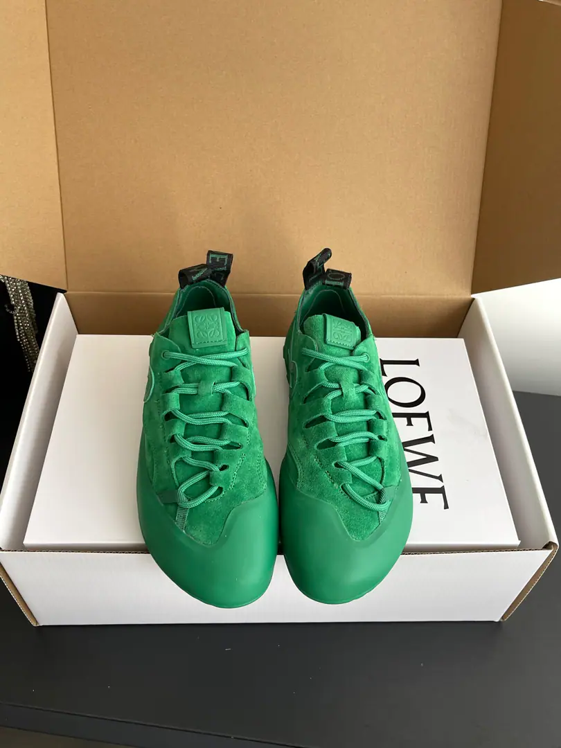 Female/Men 🏧𝐋𝐎𝐄𝐖𝐄Loi Yi Wei's new Agan's running shoes are now in full color., To get a sense of the brand's fine work., The shoe bottom design is new., Kick-and-roll-proof., The most comfortable sneakers of the year., No originals but no development, Original1:1Copy. Size:Female size35-41, Men39-44