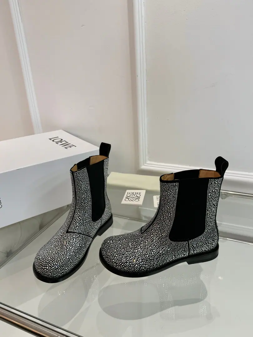 🆕💗【Loi Yi Wai.•Loewe】 - It's a hot new deal. The whole story is in the original., Fashion and personality are so good. It's a great color. ●Fabulous.: Importing the lamb and the oil. ●Uchi.: Water-tied cow skin. ●Foot.: Watered sheep skin. ●Otsumi!: The original is really a big one. ●Call. ●Packaging: Original package ●Codes: 35-40