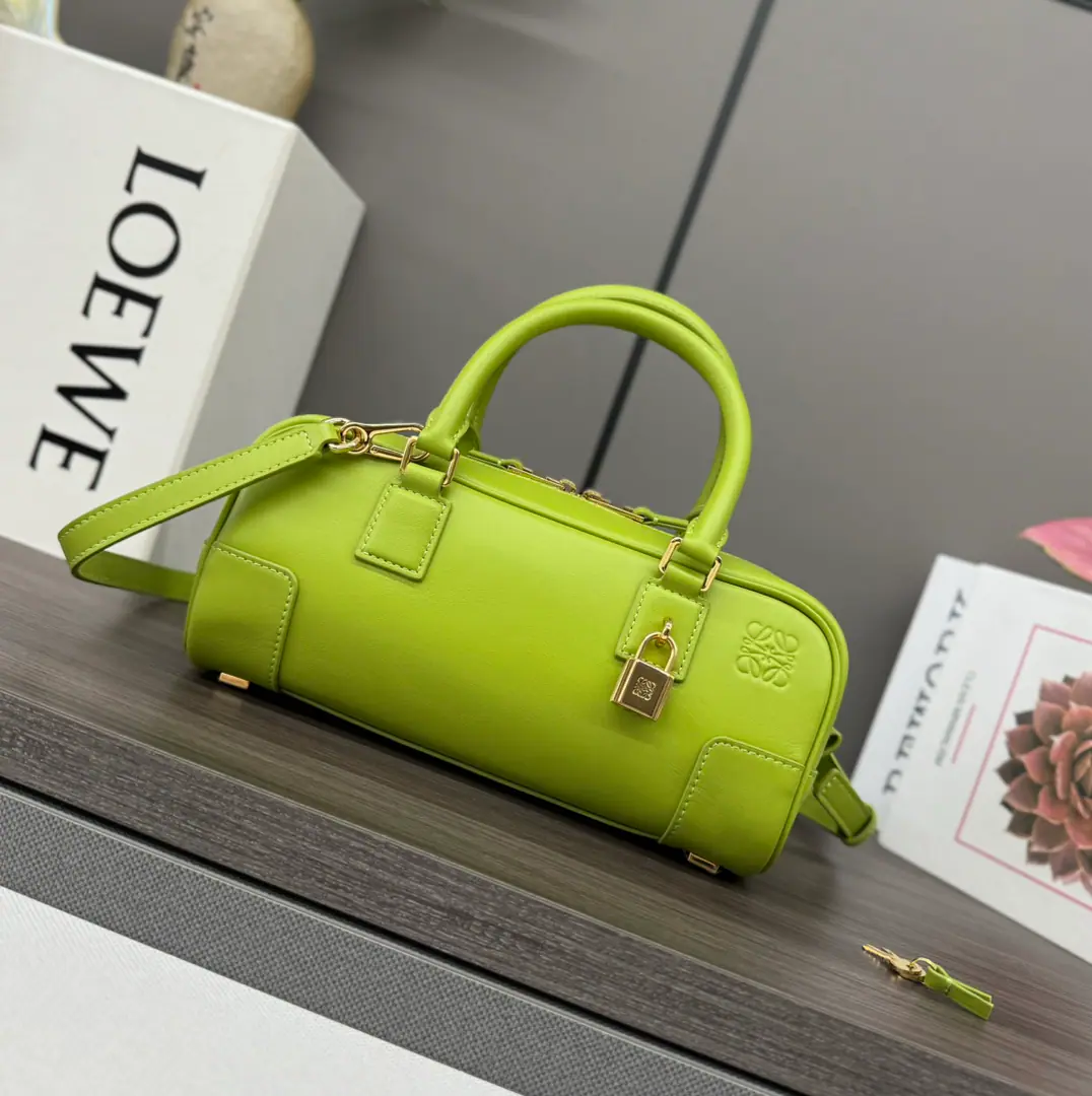 LO℮w℮🌟New paragraph Mini-Man. Amazona 23 Cropped Handbag. *bowling bag.🎳Newest Size🆕 Born in1975AgeAmazonaThe handbag is re-formed to the length of the stick., Pertinent markerityAmazonaMarking, This version is made of Napa cattle leather.*A small lock is attached as a new icon🔒To match modern lifestyles that electronic devices often store in packages*And it's designed to be updated to double zipper., Open and close easily*Details of the leather handle and the Cape of the Gu.*🉑️Slash🉑️♪ Shoulder ♪🉑️Hands. *A little bun is showing up like a school of fancy.. Model: 062417 Size:23*10*11CM