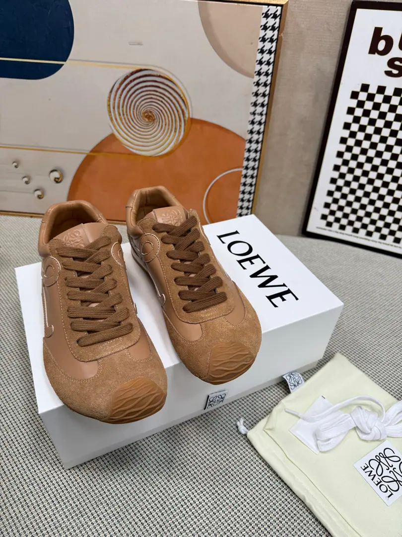 Top Couple money. Loi Yi Wai.loeweNew big-headed sneakers.Ballet Runner2.0Ballet Agan's shoes. ▪️- The bent shoe head., The broad-faced soles.. Softly deep.vBack end bag, - It's so nice on the upper foot.‼️ A simple, low-shoe-style., The side has a brand.LogoFirst Letter ▪️The shoes are imported into the velvet./Cowskin./Fashion. Original custom grinder ▪️ Original Box Packaging Women35-40 Men39-45（46 Notes47+30Custom without re-offer）