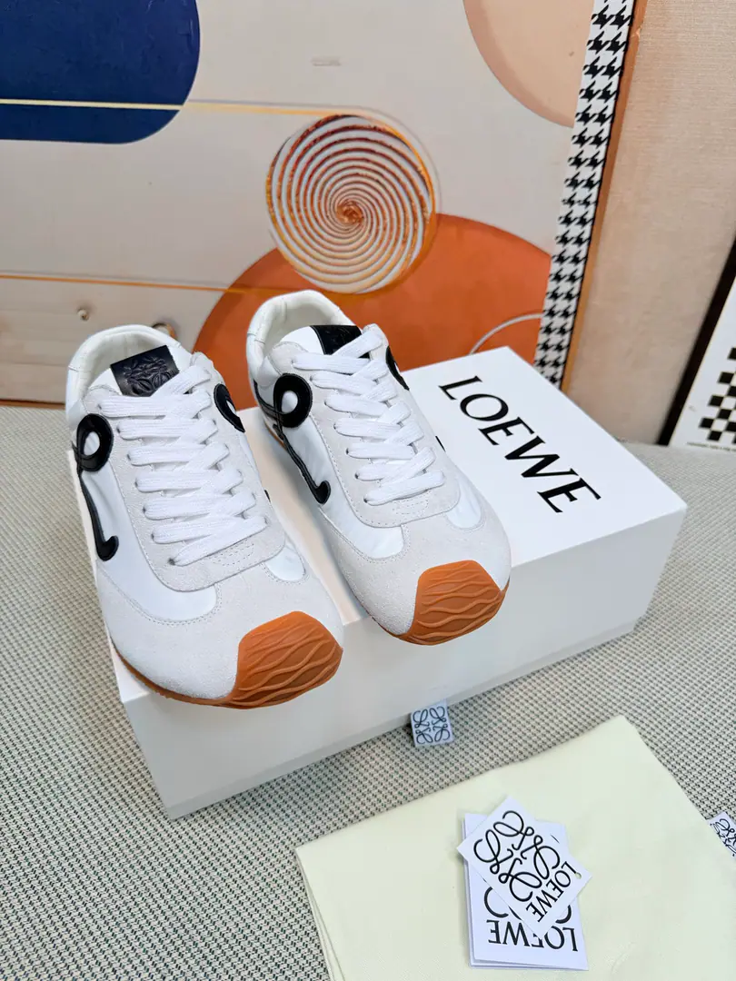 Top Couple money. Loi Yi Wai.loeweNew big-headed sneakers.Ballet Runner2.0Ballet Agan's shoes. ▪️- The bent shoe head., The broad-faced soles.. Softly deep.vBack end bag, - It's so nice on the upper foot.‼️ A simple, low-shoe-style., The side has a brand.LogoFirst Letter ▪️The shoes are imported into the velvet./Cowskin./Fashion. Original custom grinder ▪️ Original Box Packaging Women35-40 Men39-45（46 Notes47+30Custom without re-offer）