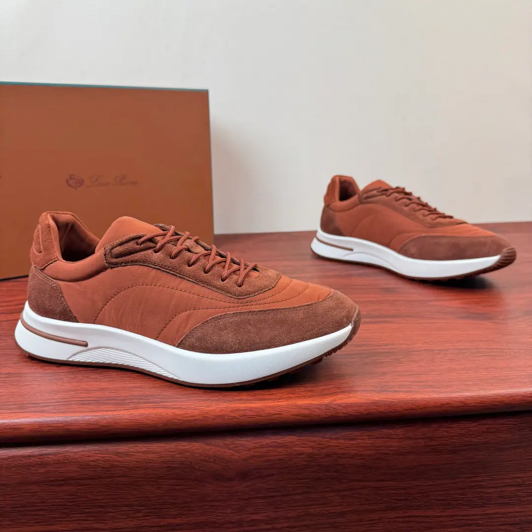 LoroPianaNoyukia.Week End WalkMen's leisure shoes. ！ This sneakers is used.StormSystemIt's a stormproof water.WindMicrofibre material made. The unique design of the central belt and the details of the fuzzy tan makes it a mess.. Signals of the veil and light cushions make it more comfortable., Light rubber soles and skating details enhance ground grab and stability, The high-capacity design detail has enhanced the sports style of the shoes.. KummelThe skin of the rubber shoes is made of light materials.: This configuration ensures proper weight distribution in walking., Increase seismic and resilience to enhance ground strength and stability, The shoes and the shoes are so cozy with the little bits of the feet.！Box box, Multi-Currently Optional！ Size: 39-40-41-42-43-44 Standard leather shoe size（Customable45.46） The cargo.: FAL1719 Red Brown.