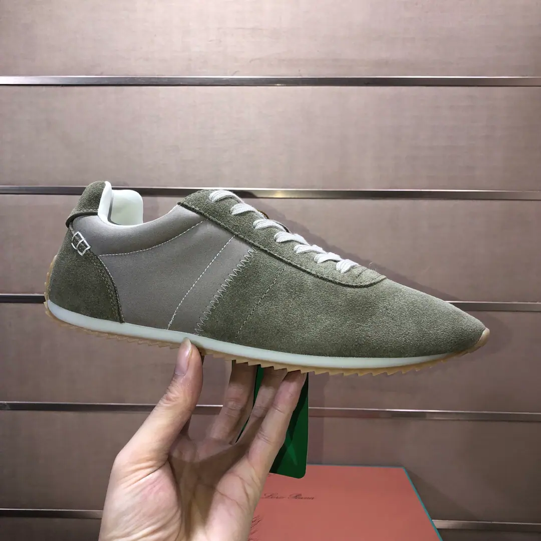 Plant 【𝐥𝐨𝐫𝐨 𝐏𝐢𝐚𝐧𝐚 】lpClassic LeFoo shoes., Italian Treasure brand., The only brand that matches Ames.！Wear them to know we can't fail our feet., I'll have a little wool on my shoe., In the skin of the watered cow.➕Skins and feet. Official original glass floor, The locket.. Unique original packaging（The medal.➕Brand paper➕Outbox➕Handbag.）Codes: 38-44（45Custom）