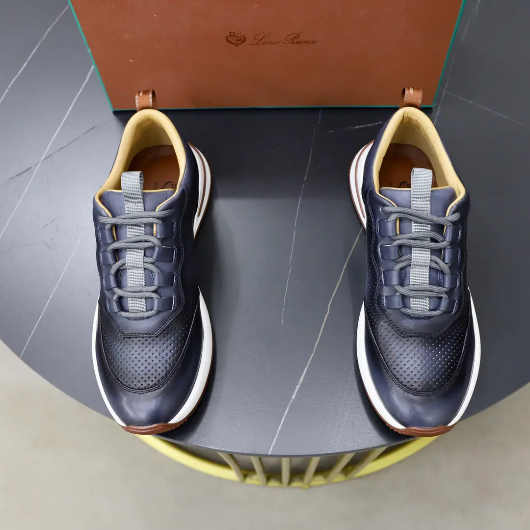 Get out of the factory. 【𝐥𝐨𝐫𝐨 𝐏𝐢𝐚𝐧𝐚 】lpClassic LeFoo shoes., Italian Treasure brand., Wear them to know we can't fail our feet., The shoe is imported into the cattle and the skin is changed manually., In the skin of the watered cow.➕Skins and feet. The official original., The locket.. Unique original packaging（The medal.➕Brand paper➕Outbox➕Handbag.）Codes: 38-45（38.45.Do it.）