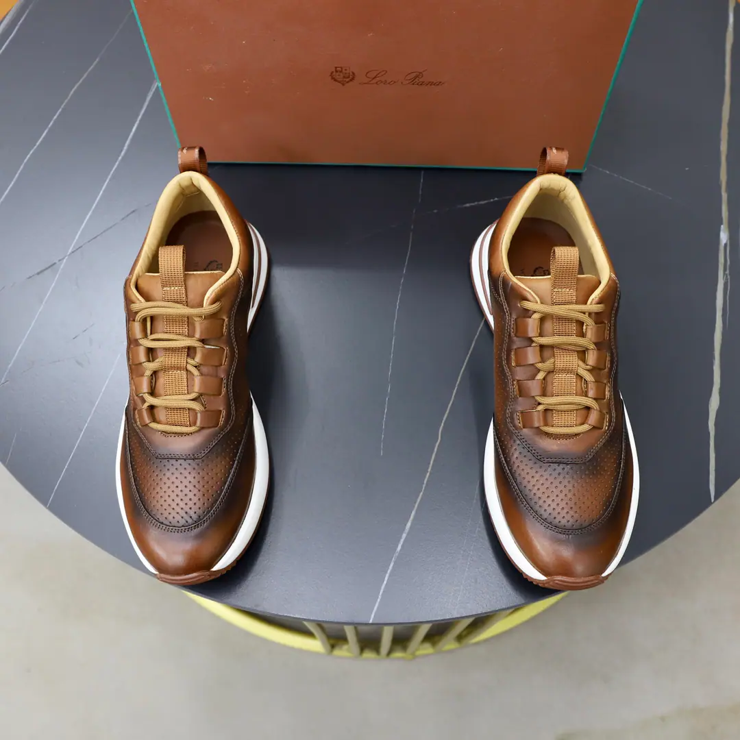 Get out of the factory. 【𝐥𝐨𝐫𝐨 𝐏𝐢𝐚𝐧𝐚 】lpClassic LeFoo shoes., Italian Treasure brand., Wear them to know we can't fail our feet., The shoe is imported into the cattle and the skin is changed manually., In the skin of the watered cow.➕Skins and feet. The official original., The locket.. Unique original packaging（The medal.➕Brand paper➕Outbox➕Handbag.）Codes: 38-45（38.45.Do it.）
