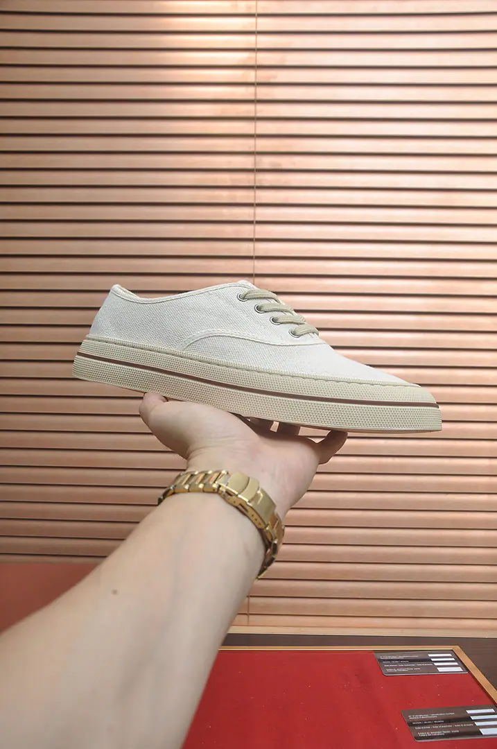 Get out of the factory. 【𝐥𝐨𝐫𝐨 𝐏𝐢𝐚𝐧𝐚 】lpClassic couple LeFoo shoes., Italian Treasure brand., The only brand that matches Ames.！Wear them to know we can't fail our feet., Shoe-side imported fabric Official original glass floor, The locket.. Unique original packaging（The medal.➕Brand paper➕Outbox➕Handbag.）Codes: Women35-41.Men38-46(Women41.Men45.46.Do it.）