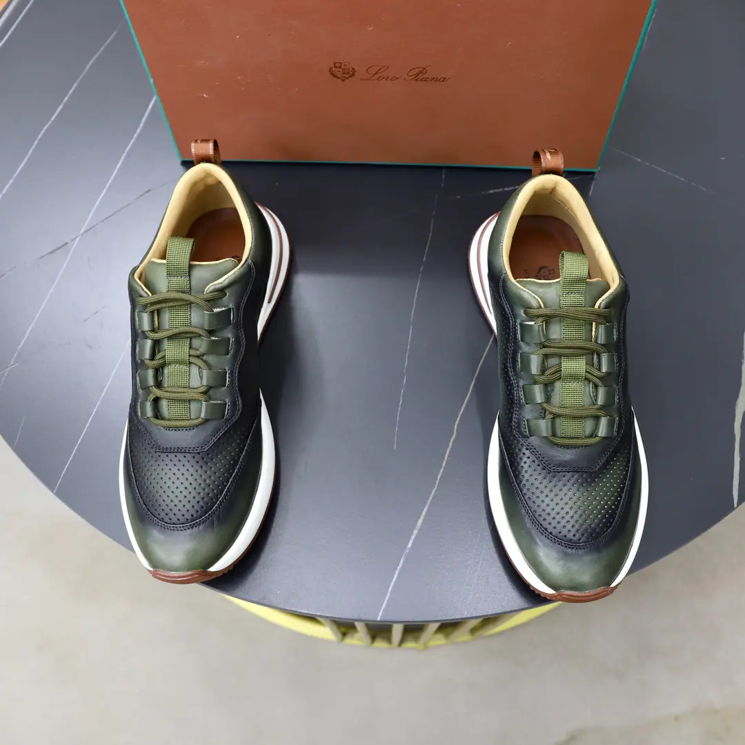 Get out of the factory. 【𝐥𝐨𝐫𝐨 𝐏𝐢𝐚𝐧𝐚 】lpClassic LeFoo shoes., Italian Treasure brand., Wear them to know we can't fail our feet., The shoe is imported into the cattle and the skin is changed manually., In the skin of the watered cow.➕Skins and feet. The official original., The locket.. Unique original packaging（The medal.➕Brand paper➕Outbox➕Handbag.）Codes: 38-45（38.45.Do it.）