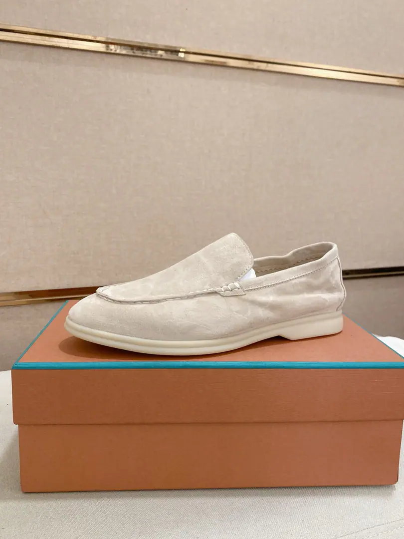 Plant prices: 🔥𝐥𝐨𝐫𝐨 𝐏𝐢𝐚𝐧𝐚 lpClassic LeFoo shoes., Italian Treasure brand., The only brand that matches Ames.！Wear them to know we can't fail our feet., I'll have a little wool on my shoe., In the skin of the watered cow.➕Skins and feet. Official original glass floor, The locket.. Unique original packaging（The medal.➕Brand paper➕Outbox➕Handbag.）Codes: 38-44. - It's a deal.45-46
