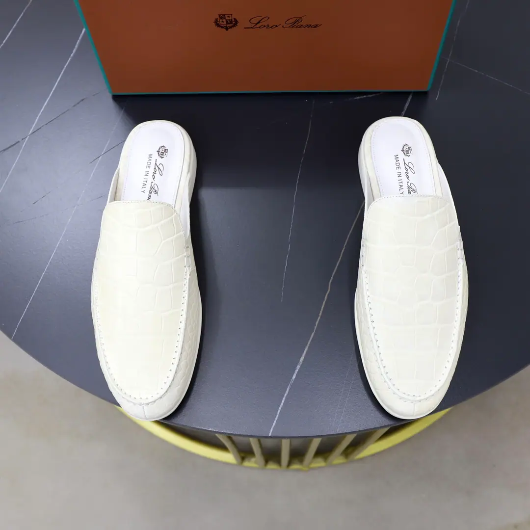 Get out of the factory. Loro Piana⚡️Couple money. Started1924Year4Month24Day Top The spermman made half-packs of head slippers. TAMP Slipboard Bottom Imported cow noodles In the cow's skin. Hand-made sew wires High Configuration Packaging Codes: 38–48Couple money.