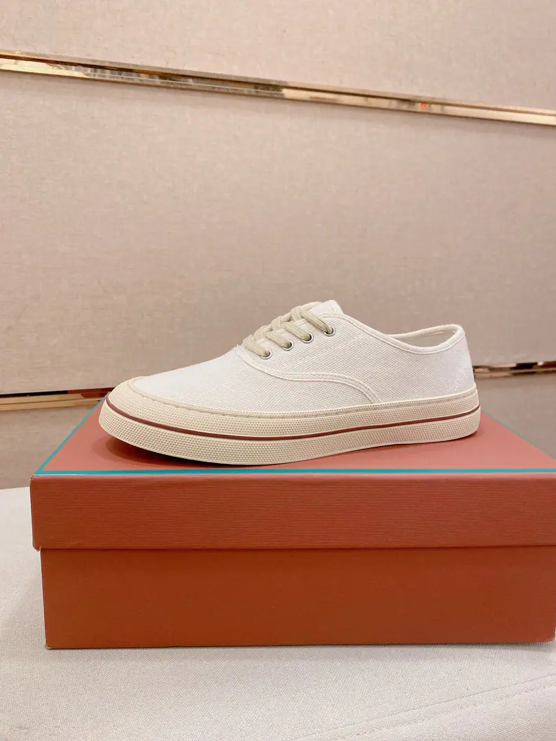 Plant prices: Couple money.👫 🔥𝐥𝐨𝐫𝐨 𝐏𝐢𝐚𝐧𝐚 lpClassic LeFoo shoes., Italian Treasure brand., The only brand that matches Ames.！Wear them to know we can't fail our feet.. Codes: Women 35-41 Code. Men: 38-44. - It's a deal. 45.46 Code！ Imported fabric for footwear, In the skin of the watered cow.➕Skins and feet. Official original glass floor, The locket.. Unique original packaging（The medal.➕Brand paper➕Outbox➕Handbag.）