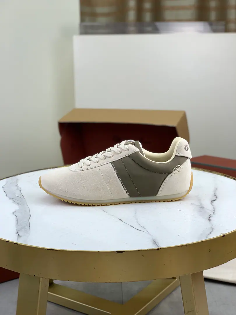 Plant price Top Version Loro Piana Couple money. 💯Top Positive Level💯Purchase original1:1Copy💯 At1924Year4Month24The day we created the existing one.Loro PianaCompany. The family business is now the sixth generation., Quality goods for customers who are good at taste and quality👉👉👉 Import original paste of paste., The skin of the bulls in the inner stripes is made. Hand-made threads with cattle and feet Original Packaging Codes: 35-44（45 46Custom） Multiple Colours Full packaged aircraft case