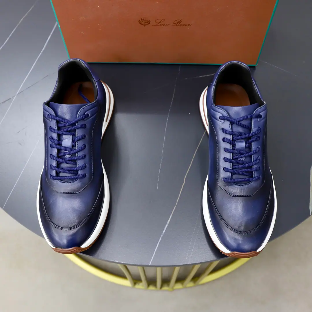 Get out of the factory. 【𝐥𝐨𝐫𝐨 𝐏𝐢𝐚𝐧𝐚 】lpClassic LeFoo shoes., Italian Treasure brand., Wear them to know we can't fail our feet., The shoe is imported into the cattle and the skin is changed manually., In the skin of the watered cow.➕Skins and feet. The official original., The locket.. Unique original packaging（The medal.➕Brand paper➕Outbox➕Handbag.）Codes: 38-45（38.45.Do it.）