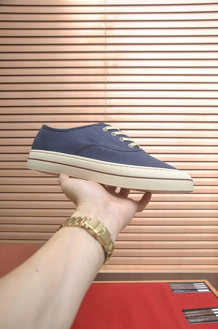 Get out of the factory. 【𝐥𝐨𝐫𝐨 𝐏𝐢𝐚𝐧𝐚 】lpClassic couple LeFoo shoes., Italian Treasure brand., The only brand that matches Ames.！Wear them to know we can't fail our feet., Shoe-side imported fabric Official original glass floor, The locket.. Unique original packaging（The medal.➕Brand paper➕Outbox➕Handbag.）Codes: Women35-41.Men38-46(Women41.Men45.46.Do it.）