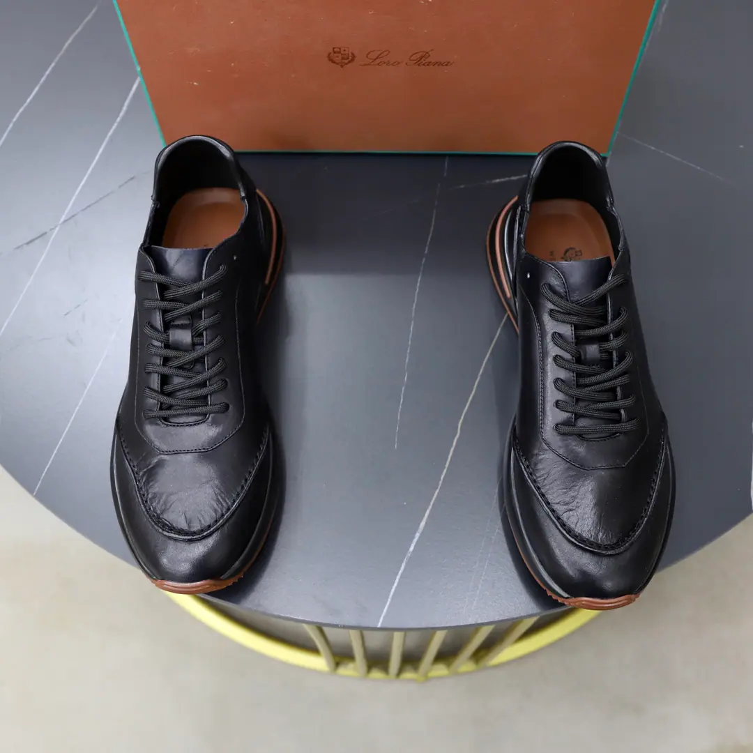 Get out of the factory. 【𝐥𝐨𝐫𝐨 𝐏𝐢𝐚𝐧𝐚 】lpClassic LeFoo shoes., Italian Treasure brand., Wear them to know we can't fail our feet., The shoe is imported into the cattle and the skin is changed manually., In the skin of the watered cow.➕Skins and feet. The official original., The locket.. Unique original packaging（The medal.➕Brand paper➕Outbox➕Handbag.）Codes: 38-45（38.45.Do it.）