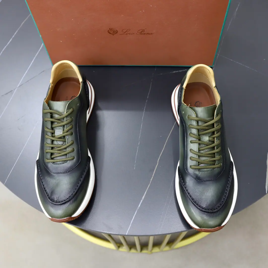 Get out of the factory. 【𝐥𝐨𝐫𝐨 𝐏𝐢𝐚𝐧𝐚 】lpClassic LeFoo shoes., Italian Treasure brand., Wear them to know we can't fail our feet., The shoe is imported into the cattle and the skin is changed manually., In the skin of the watered cow.➕Skins and feet. The official original., The locket.. Unique original packaging（The medal.➕Brand paper➕Outbox➕Handbag.）Codes: 38-45（38.45.Do it.）