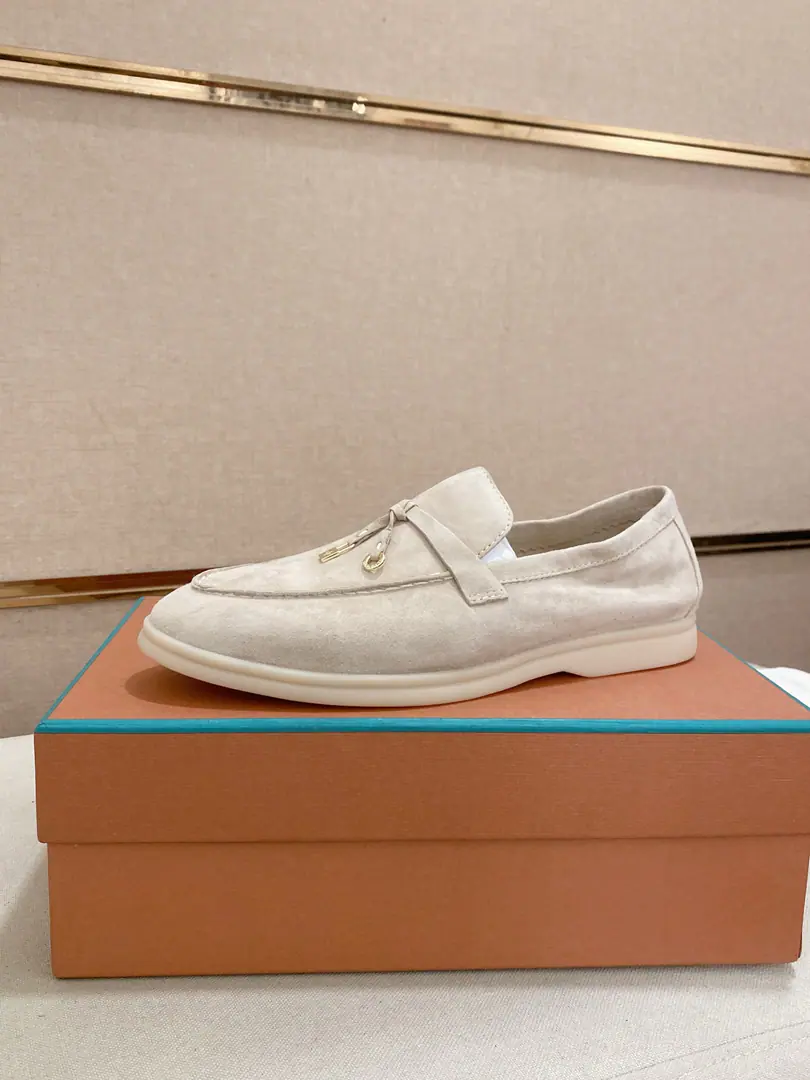 Plant prices: 🔥𝐥𝐨𝐫𝐨 𝐏𝐢𝐚𝐧𝐚 lpClassic LeFoo shoes., Italian Treasure brand., The only brand that matches Ames.！Wear them to know we can't fail our feet., I'll have a little wool on my shoe., In the skin of the watered cow.➕Skins and feet. Official original glass floor, The locket.. Unique original packaging（The medal.➕Brand paper➕Outbox➕Handbag.）Codes: 38-44. - It's a deal.45-46