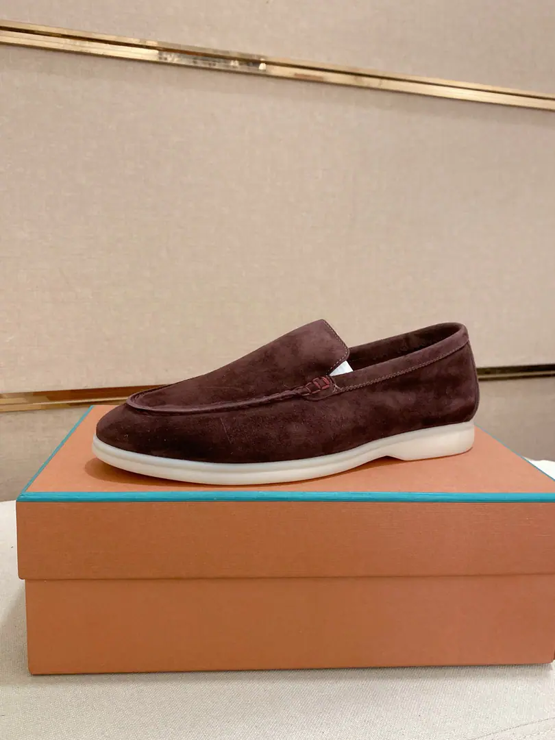 Plant prices: 🔥𝐥𝐨𝐫𝐨 𝐏𝐢𝐚𝐧𝐚 lpClassic LeFoo shoes., Italian Treasure brand., The only brand that matches Ames.！Wear them to know we can't fail our feet., I'll have a little wool on my shoe., In the skin of the watered cow.➕Skins and feet. Official original glass floor, The locket.. Unique original packaging（The medal.➕Brand paper➕Outbox➕Handbag.）Codes: 38-44. - It's a deal.45-46