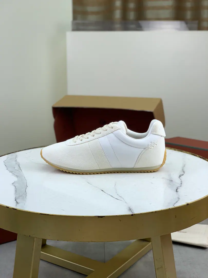 Plant price Top Version Loro Piana Couple money. 💯Top Positive Level💯Purchase original1:1Copy💯 At1924Year4Month24The day we created the existing one.Loro PianaCompany. The family business is now the sixth generation., Quality goods for customers who are good at taste and quality👉👉👉 Import original paste of paste., The skin of the bulls in the inner stripes is made. Hand-made threads with cattle and feet Original Packaging Codes: 35-44（45 46Custom） Multiple Colours Full packaged aircraft case