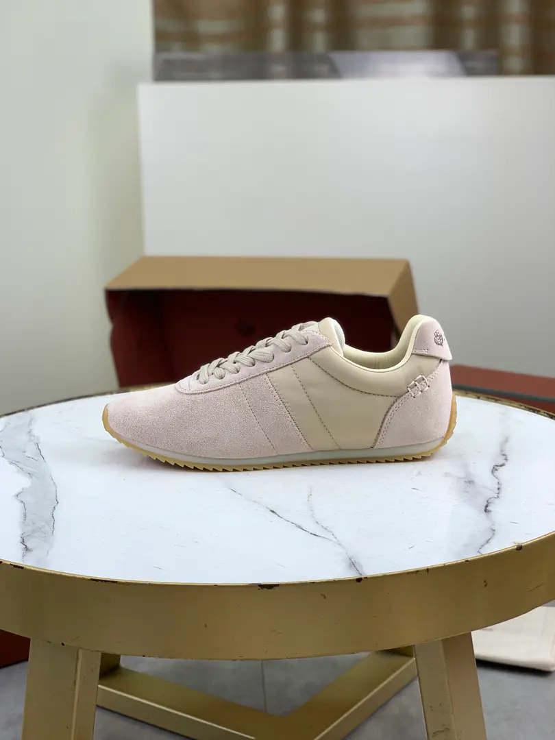 Plant price Top Version Loro Piana Couple money. 💯Top Positive Level💯Purchase original1:1Copy💯 At1924Year4Month24The day we created the existing one.Loro PianaCompany. The family business is now the sixth generation., Quality goods for customers who are good at taste and quality👉👉👉 Import original paste of paste., The skin of the bulls in the inner stripes is made. Hand-made threads with cattle and feet Original Packaging Codes: 35-44（45 46Custom） Multiple Colours Full packaged aircraft case