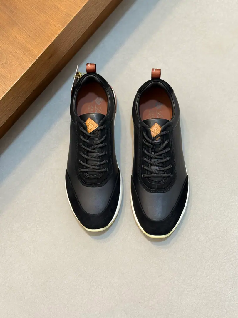 Loro Piana/Noyukia. Autumn walk shoes. The leisure shoe is made of wooled flour., It's a simple handmade one., Shows a distinctive stereo effect.. Unique layout slightly narrows in the middle, And a little bit of smooth cow leather.. LightTPUShoes' soles and edge nails increase ground and stability, The functional detail of modern beauty adds a smooth style to the shoes.. Use of thermal molten edge processes on the shoe surfaceKummel A cushion is embedded inside the soles of light technical material on the external side of the rubber., Make the weights more even, Take off the load between the steps., The leather eye is fixed straight on the sole of the shoe., To ensure stability, Back with a cushion., To improve your comfort.. Full package！ Size: 39-40-41-42-43-44（38.45.46Make a reservation.）