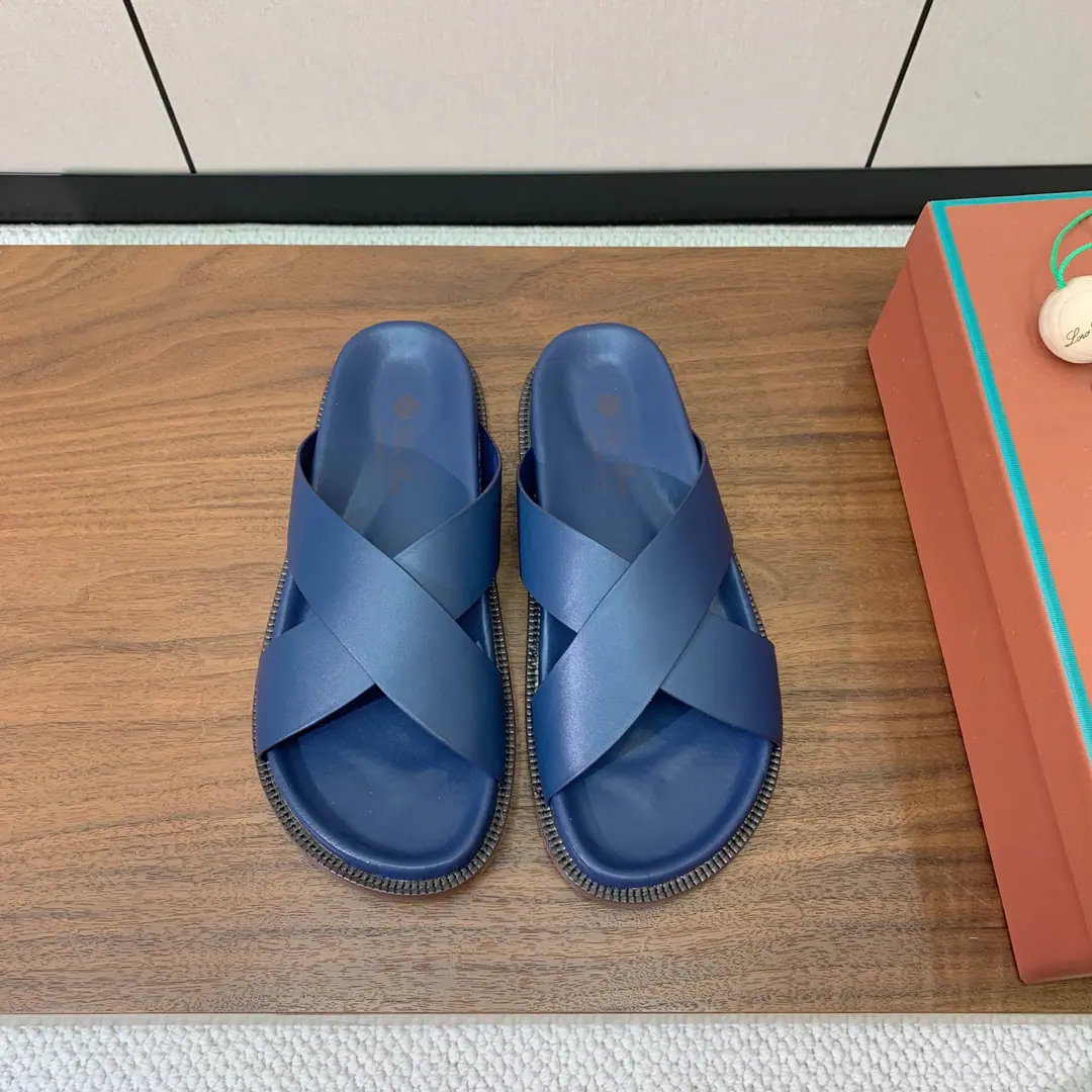 【Loro Piana】Men's slippers.. Fashion and leather usage are still the highest quality on the net.. Shoe-faced cow skin., In the sheep's skin., The pictogram is really big.. Codes: 38-45（38, 45Custom without re-offer） Batch
