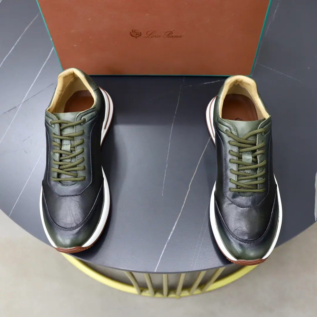 Get out of the factory. 【𝐥𝐨𝐫𝐨 𝐏𝐢𝐚𝐧𝐚 】lpClassic LeFoo shoes., Italian Treasure brand., Wear them to know we can't fail our feet., The shoe is imported into the cattle and the skin is changed manually., In the skin of the watered cow.➕Skins and feet. The official original., The locket.. Unique original packaging（The medal.➕Brand paper➕Outbox➕Handbag.）Codes: 38-45（38.45.Do it.）