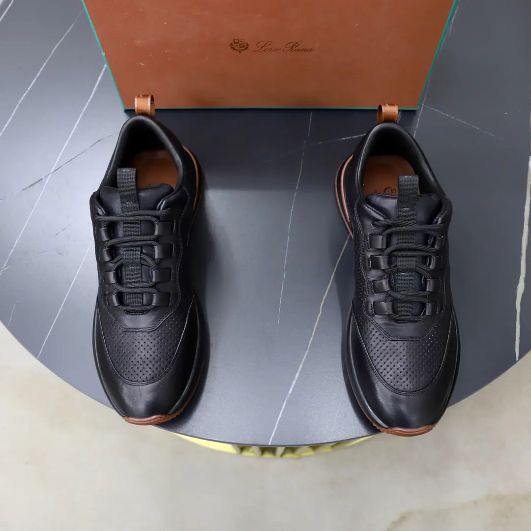 Get out of the factory. 【𝐥𝐨𝐫𝐨 𝐏𝐢𝐚𝐧𝐚 】lpClassic LeFoo shoes., Italian Treasure brand., Wear them to know we can't fail our feet., The shoe is imported into the cattle and the skin is changed manually., In the skin of the watered cow.➕Skins and feet. The official original., The locket.. Unique original packaging（The medal.➕Brand paper➕Outbox➕Handbag.）Codes: 38-45（38.45.Do it.）