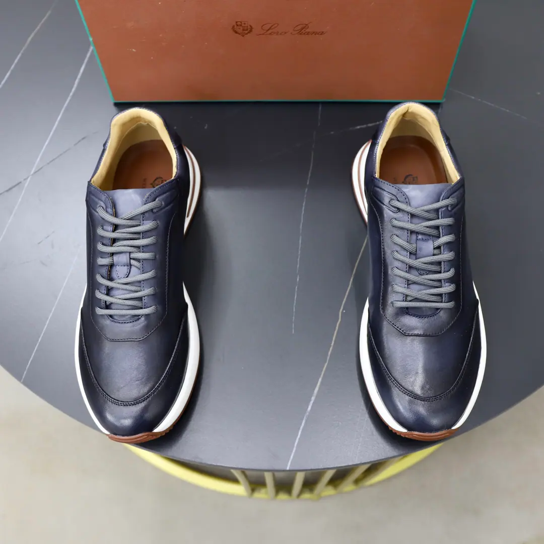 Get out of the factory. 【𝐥𝐨𝐫𝐨 𝐏𝐢𝐚𝐧𝐚 】lpClassic LeFoo shoes., Italian Treasure brand., Wear them to know we can't fail our feet., The shoe is imported into the cattle and the skin is changed manually., In the skin of the watered cow.➕Skins and feet. The official original., The locket.. Unique original packaging（The medal.➕Brand paper➕Outbox➕Handbag.）Codes: 38-45（38.45.Do it.）