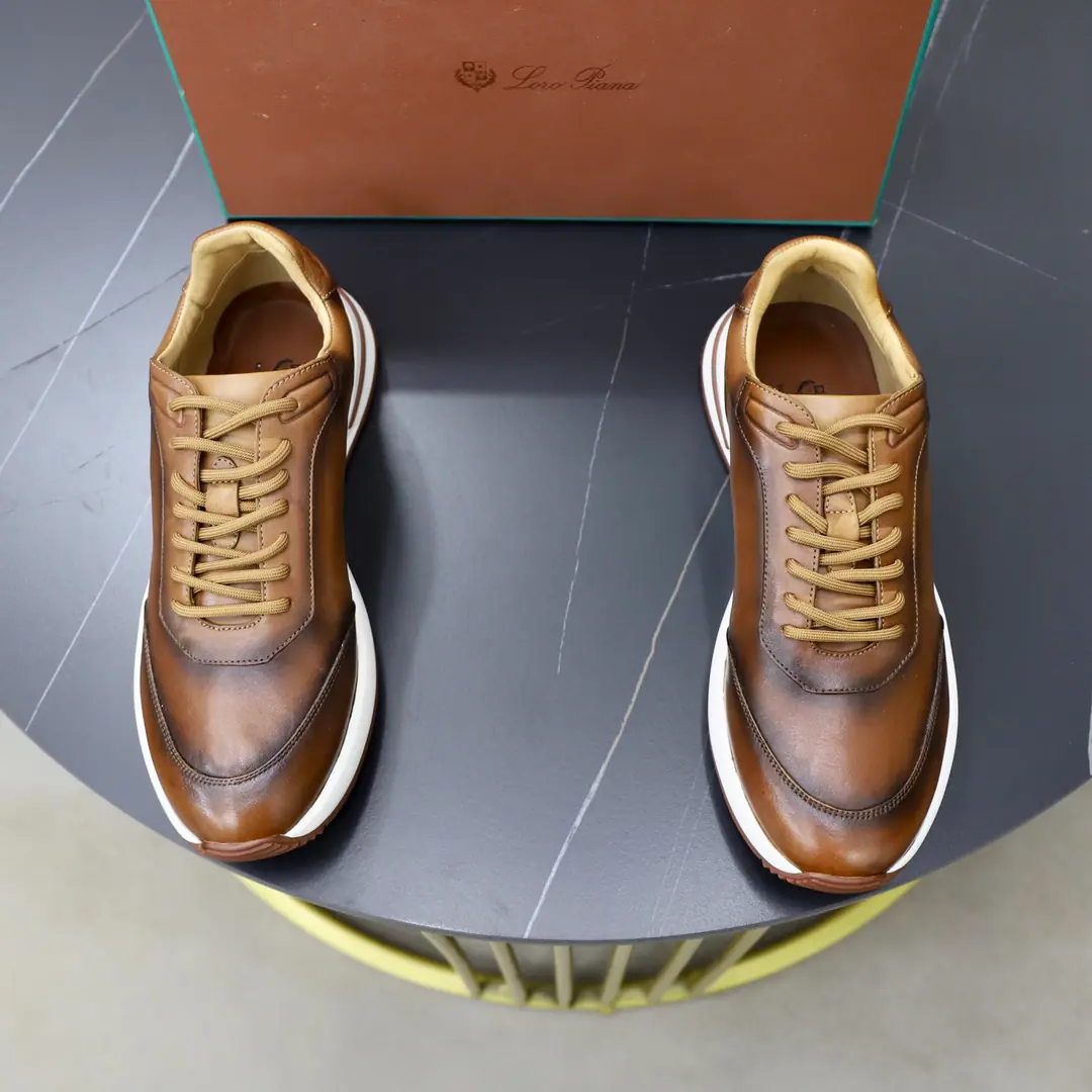 Get out of the factory. 【𝐥𝐨𝐫𝐨 𝐏𝐢𝐚𝐧𝐚 】lpClassic LeFoo shoes., Italian Treasure brand., Wear them to know we can't fail our feet., The shoe is imported into the cattle and the skin is changed manually., In the skin of the watered cow.➕Skins and feet. The official original., The locket.. Unique original packaging（The medal.➕Brand paper➕Outbox➕Handbag.）Codes: 38-45（38.45.Do it.）